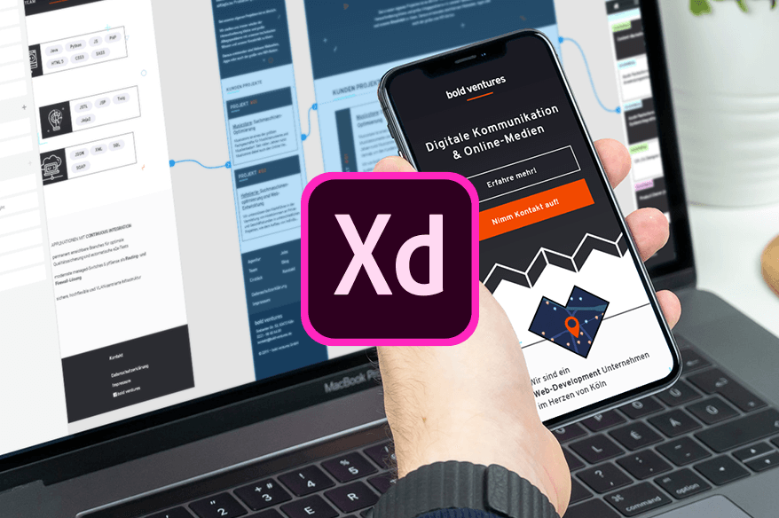 Hand mit Smartphone vor Laptop mit geöffnetem Website Entwurf in Adobe XD